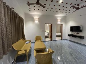 Uma área de estar em La Tamara Auroville