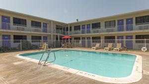 Bazén v ubytování Motel 6-Chico, CA nebo v jeho okolí