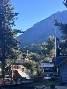 a view of a mountain with a basketball hoop at La Finca Hostel de Montaña - Habitación Amancay in San Carlos de Bariloche