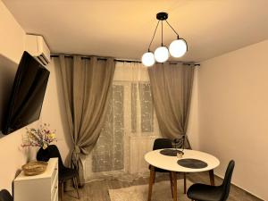 a living room with a table and a window at Apartament Mahmudia - Casa Anastasia Murighiol in Mahmudia