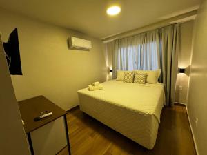 Säng eller sängar i ett rum på Suítes Viver Arraial do Cabo