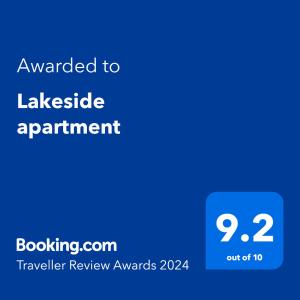 Ett certifikat, pris eller annat dokument som visas upp på Lakeside apartment
