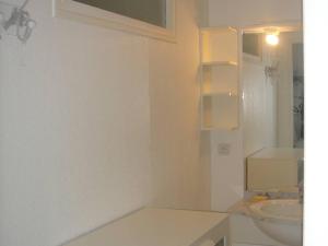 Kúpeľňa v ubytovaní Beau T2 climatisé avec garage, 4 couchages, Balaruc-les-Bains - FR-1-680-13
