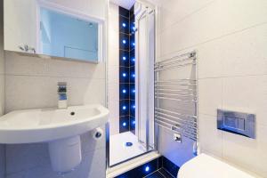 Um banheiro em Cosy Two Bedroom Apartment in Oxford Circus-Fitzrovia