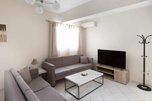 Μια τηλεόραση ή/και κέντρο ψυχαγωγίας στο Kostas 1