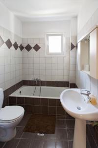 Ένα μπάνιο στο Kostas 1 +23 φωτογραφίες