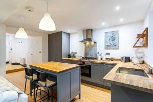 Ett kök eller pentry på Stylish Battersea Home