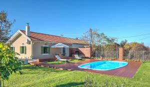 Swimmingpoolen hos eller tæt på Rhodian Gaea Villa + 16 billeder