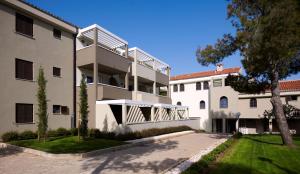an apartment building with a walkway in front of it at Park Plaza Verudela Pula in Pula