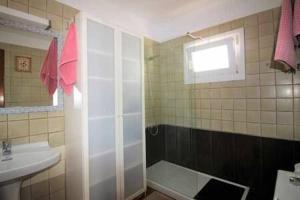 Kúpeľňa v ubytovaní Sa Calma Beach House + 29 fotografií
