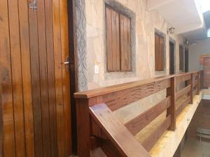 a row of wooden benches in a hallway at Pousada Rústica in São Thomé das Letras