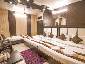 Posezení v ubytování Hotel Pardesi,Har ki pauri Road Haridwar