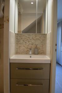 Ένα μπάνιο στο Appartement Versailles Centre