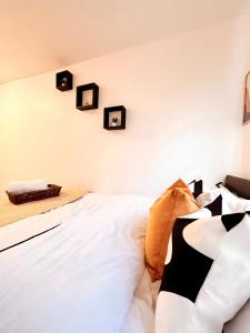 a bedroom with a bed with black and white pillows at Vibrant comfort (Suitable for Contractors,ShortStays and LongStays) in Portsmouth