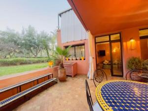 Afbeelding uit fotogalerij van Appartement cosy et calme avec jardin et piscine in Marrakesh