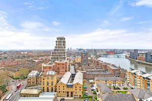 an aerial view of a city with a tall building at Battersea Penthouse Sleep 9 WH in London