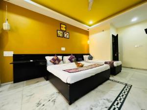 Gallery image of Hotel GVS-24 CLUB, Rooftop Cafe! swimming pool! Karaoke Music! in Udaipur