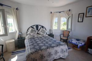 a bedroom with a bed and two windows at Coquet studio indépendant in Els Poblets