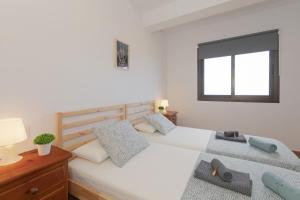 a bedroom with two beds and a window at Central Apartment 2-min walking to city center, Professional Coffee Machine, Fully Equiped Kitchen in Icod de los Vinos