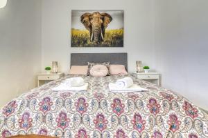 Una cama o camas en una habitación de Spacious Penthouse with King-size bed, Huge terrace, Ocean & Teide view