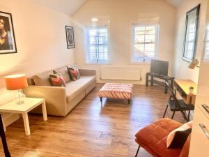 a living room with a couch and a table at Cosy town centre apartment in Bedford