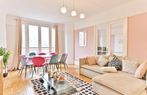 a living room with a couch and a table and chairs at Appartement luxueux Porte Maillot - Neuilly -II in Neuilly-sur-Seine +28 photos