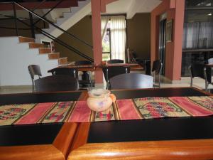 Un lugar para sentarse en Hotel Aybal 6 fotos más