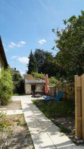 Κήπος έξω από το Gîte Aliénor en Anjou