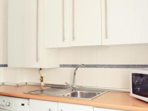 Kuchyňa alebo kuchynka v ubytovaní Fabuloso apartamento junto al Soho con parking privado