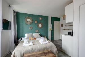a bedroom with a bed with a green wall at 823 Suite Funky - Superb Apartment in Bagnolet