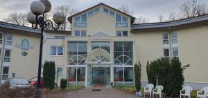 a large white building with chairs in front of it at Flörsheimer Hof in Flörsheim