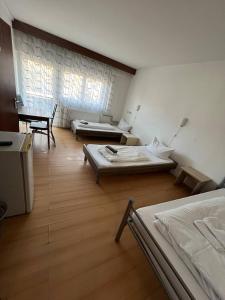 Postel nebo postele na pokoji v ubytování Monteurzimmer - Karlsbad