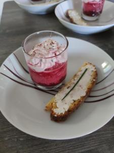 ein Teller mit Essen, ein Dessert und ein Stück Brot in der Unterkunft La Maison de Rochebois, chambres et table d'hôtes, Savoie, France in Champagneux + 14 Fotos