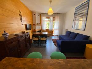 a living room with a blue couch and a table at Casa Silvia in Abetone