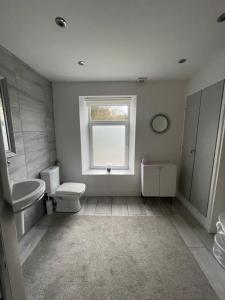 Gallery image of Modern, spacious and Central Location in Aberdare +35 photos