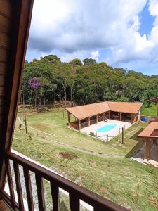 A view of the pool at Recanto Quina da Mata or nearby