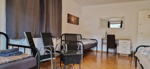 a room with two beds and a table and chairs at Haus Mitterfeld in Kasten bei Böheimkirchen