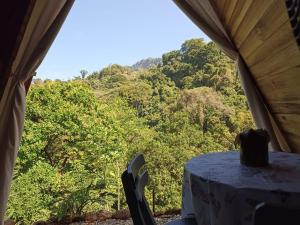 Loodusmaastik of the luxury tent lähedal
