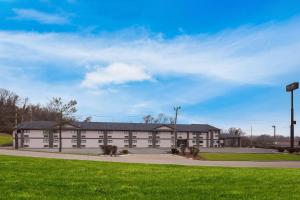 Zahrada ubytování Red Lion Inn & Suites Caseyville
