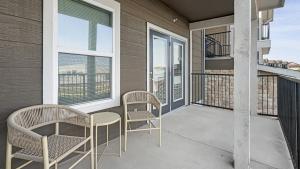 Balkonas arba terasa apgyvendinimo įstaigoje Landing - Modern Apartment with Amazing Amenities (ID9888X06)