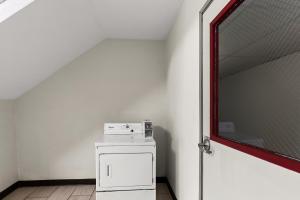 Fotografie z fotogalerie ubytování Red Lion Inn & Suites Caseyville v destinaci Caseyville