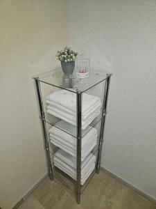 a glass table with towels and a basket of flowers at Imanje Izgubljena Dolina in Lepoglava