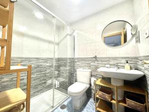 Kúpeľňa v ubytovaní Calu Homes Duplex cerca Playa de Huelin