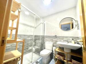 Kúpeľňa v ubytovaní Calu Homes Duplex cerca Playa de Huelin
