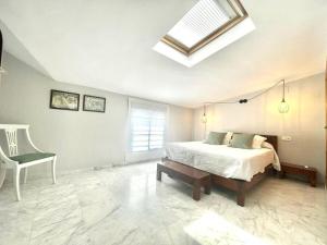 Posteľ alebo postele v izbe v ubytovaní Calu Homes Duplex cerca Playa de Huelin