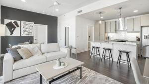 Zona d'estar a Landing - Modern Apartment with Amazing Amenities (ID7068X06)
