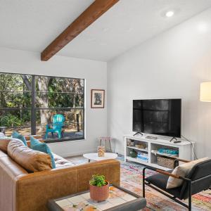 a living room with a couch and a tv at Modern Vacation home near Siesta Key & Downtown in Sarasota