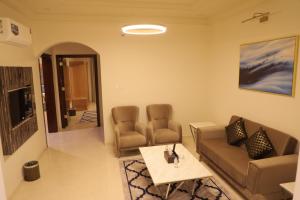 a living room with two chairs and a couch and a table at Cheney Parkin in Taif