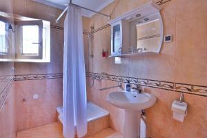 Vannituba majutusasutuses Guest house Mali hotel