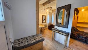 Kuchyň nebo kuchyňský kout v ubytování le joyau de la cite + 10 fotografií